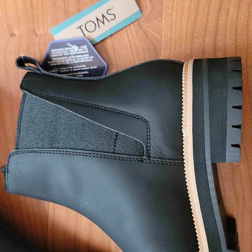 TOMS Dakota Water Resistant Black Leather Chelsea Boot - Picture 8 of 11